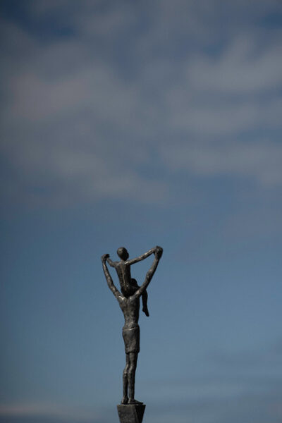 Plus haut, bronze, 35,5x15,5x6 cm