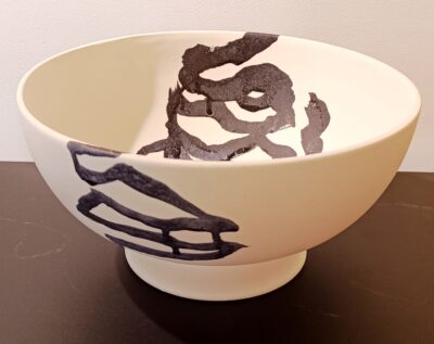 Les céramiques Fleurs du vent sont toutes peintes à la main par l’artiste. Les formes sont fabriquées par Anicet Delattre diam 28 cm