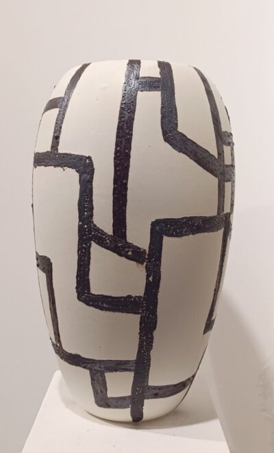 Céramique de Desvres et émaille, Hauteur 39 cm, diamètre 21 cm