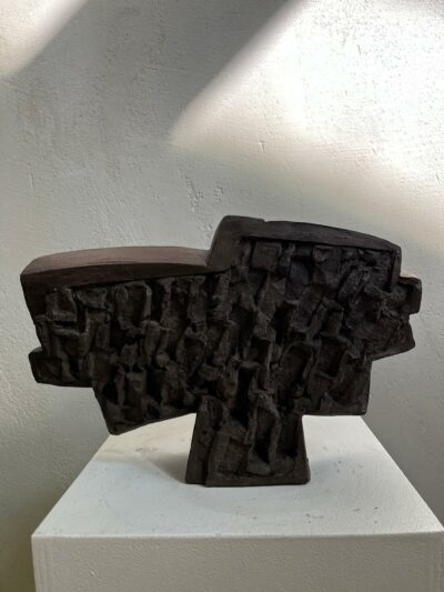 Passage IX, terre brune, H23 L37 P11 cm Delphine BRABANT