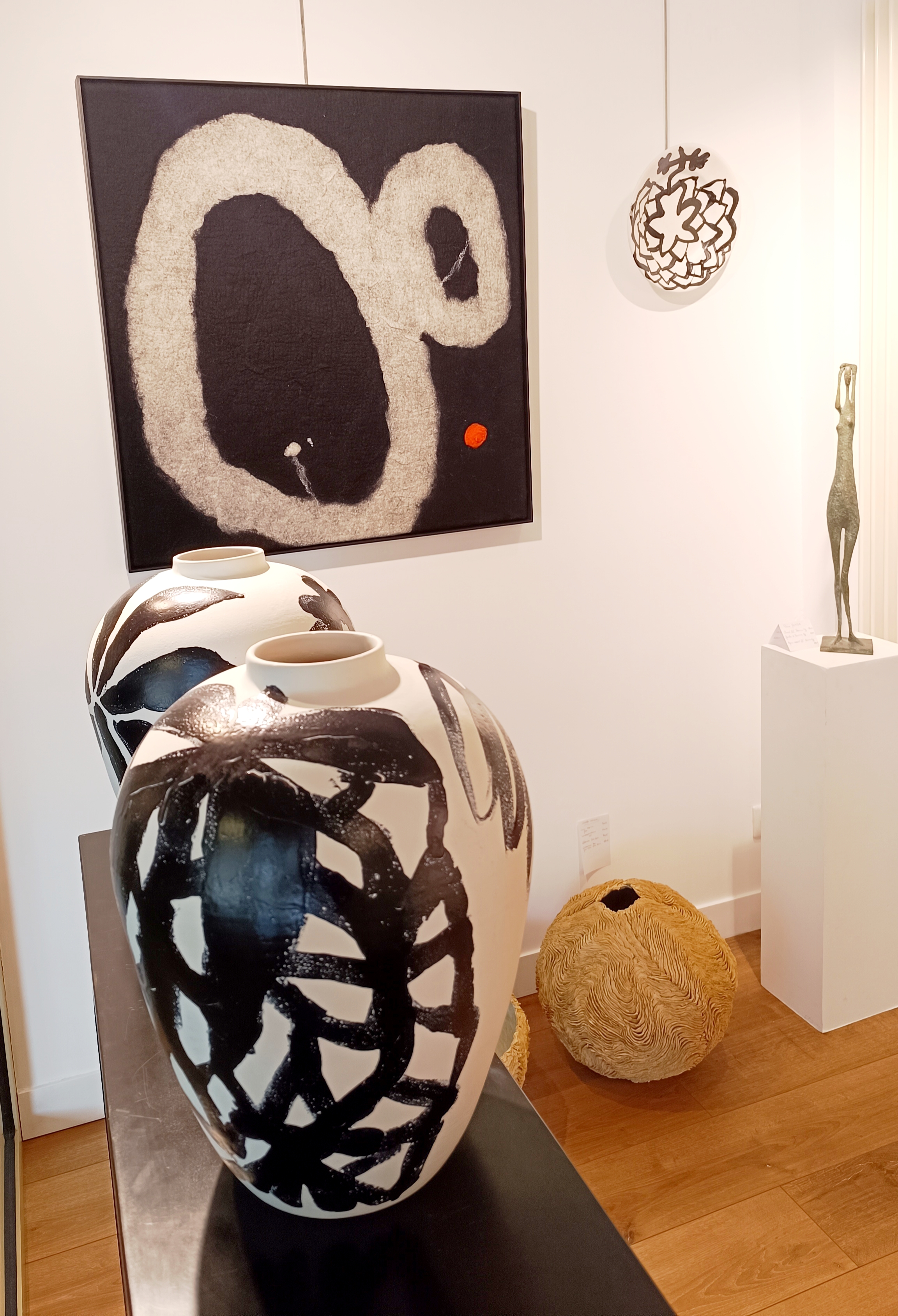 2025 Céramique et Laine feutrée en noir et blanc